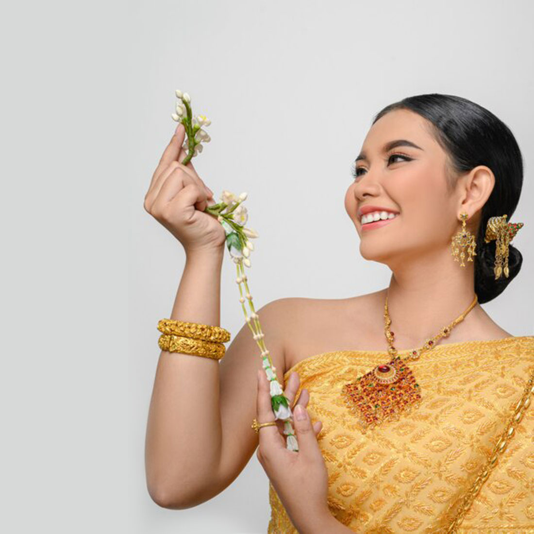 Gold Chains - Image 3